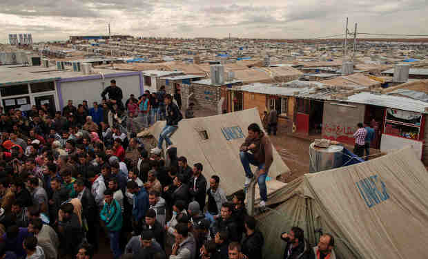 Syrian refugees crowd around an office in Domiz refugee camp in the Kurdistan Region of Iraq. Photo: OCHA