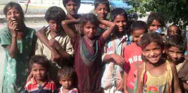 Poor Children Live on the Pavements in India. Photo: Rakesh Raman