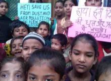 Students of RMN Foundation school urging the government to stop pollution in Delhi. Photo by Rakesh Raman