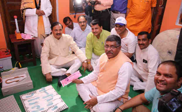 Ravi Shankar Prasad and the Minister of State for Culture (I/C) and Environment, Forest & Climate Change, Dr. Mahesh Sharma visits Dhanauri Kalan, a Digital village, in Gautam Budh Nagar, Uttar Pradesh on May 20, 2018.