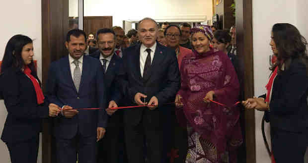The UN Deputy Secretary-General, Amina Mohammed (right) and Faruk Özlü (centre), Minister of Science, Industry and Technology of Turkey inaugurate the Technology Bank. Photo: UN