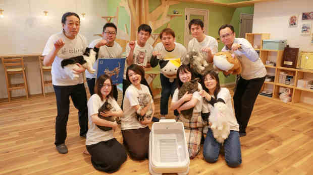 Team Hachi Tama celebrates the toletta smart litter box.