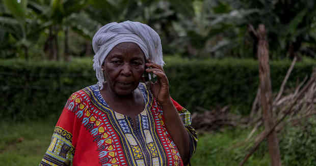 How Digital Technology Helps Farmers Respond to Covid-19 Pandemic. Photo: IFAD / Edward Echwalu