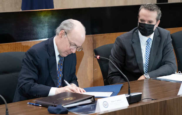 Deputy Secretary for Management and Resources Brian P. McKeon signs the Department of State’s first-ever Enterprise Data Strategy at a ceremony at the Harry S Truman building. Photo: U.S. Department of State