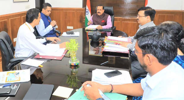 The Union Minister of State for Science & Technology and Earth Sciences (I/C), Prime Minister’s Office, Personnel, Public Grievances & Pensions, Atomic Energy and Space, Dr. Jitendra Singh reviewing the status of public grievance redressal, in New Delhi on July 31, 2022. Photo: PIB