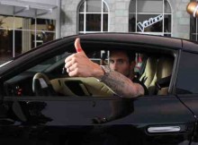 Nissan“Red Thumb Day” to Urge Drivers to Stop Texting and Driving