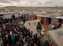 Syrian refugees crowd around an office in Domiz refugee camp in the Kurdistan Region of Iraq. Photo: OCHA