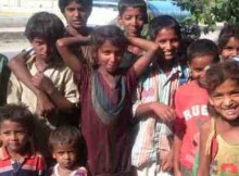 Poor Children Live on the Pavements in India. Photo: Rakesh Raman