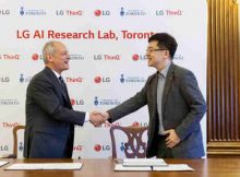 Dr. Meric Gertler, President, University of Toronto, congratulates Dr. I.P. Park, President & Chief Technology Officer, LG Electronics Inc., on the announcement of LG’s North American AI Research Lab that establishes the company as a global leader in AI research. The company also entered into a multi-million dollar research partnership with the University of Toronto. Photo: LG