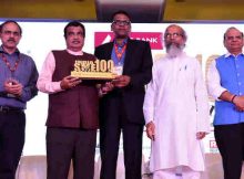 Nitin Gadkari presenting the India SME 100 Awards, at the MSME Day and International SME Convention 2019, in New Delhi on June 27, 2019. Photo: PIB