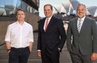(L–R) James Manning (Co-Founder & CEO, Sharon AI), Chuck Robbins (Chair & CEO, Cisco), and Stefan Leitl (VP & General Manager, Cisco Australia & New Zealand) in Sydney. Photo: Cisco