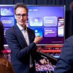 Steffen Greb from Samsung’s ECSO demonstrates the Art mode and explains the Vision AI Companion. Photo: Samsung